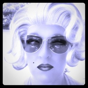 Meet your Posher, Edna